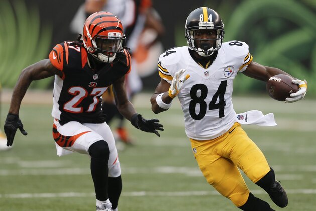 Pittsburgh Steelers wide receiver Antonio Brown (84) runs the ball against Cincinnati Bengals cornerback Dre Kirkpatrick (27) in the second half of an NFL football game, Sunday, Dec. 13, 2015, in Cincinnati. (AP Photo/Gary Landers)