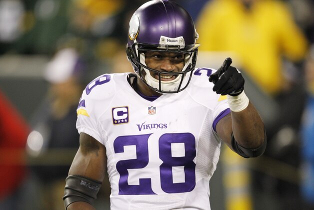 Minnesota Vikings' Adrian Peterson warms up before an NFL football game against the Green Bay Packers Sunday, Jan. 3, 2016, in Green Bay, Wis. (AP Photo/Matt Ludtke)