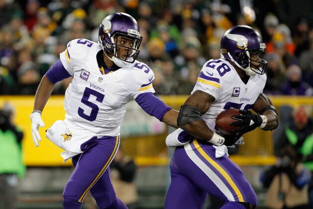 GREEN BAY, WI - JANUARY 03:  Teddy Bridgewater #5 of the Minnesota Vikings hands the ball off to Adrian Peterson #28 during the first quarter against the Green Bay Packers at Lambeau Field on January 3, 2016 in Green Bay, Wisconsin.  (Photo by Jon Durr/Getty Images)