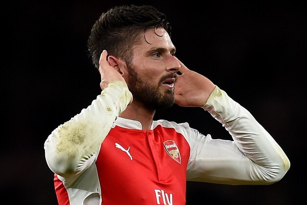 LONDON, ENGLAND - DECEMBER 21:  Olivier Giroud of Arsenal celebrates after the final whistle during the Barclays Premier League match between Arsenal and Manchester City at Emirates Stadium on December 21, 2015 in London, England.  (Photo by Michael Regan/Getty Images)