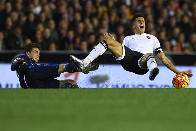 VALENCIA, SPAIN - JANUARY 03:  Joao Cancelo (R) of Valencia is tackled by Mateo Kovacic of Real Madrid during the La Liga match between Valencia CF and Real Madrid CF at Estadi de Mestalla on January 03, 2016 in Valencia, Spain.  (Photo by Manuel Queimadelos Alonso/Getty Images)