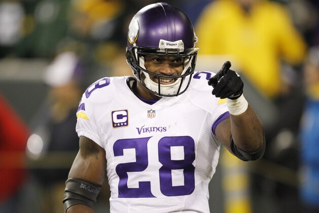 Minnesota Vikings' Adrian Peterson warms up before an NFL football game against the Green Bay Packers Sunday, Jan. 3, 2016, in Green Bay, Wis. (AP Photo/Matt Ludtke)
