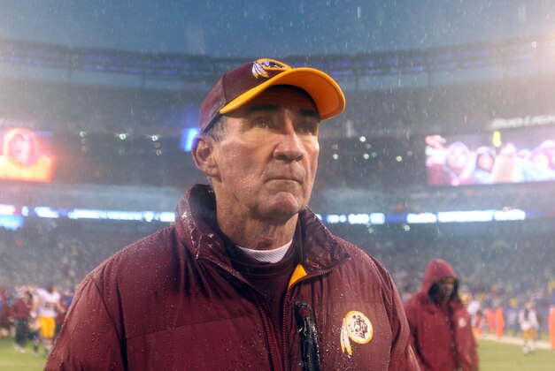 Dec 29, 2013; East Rutherford, NJ, USA; Washington Redskins head coach Mike Shanahan walks off the field after a game against the New York Giants at MetLife Stadium. The Giants defeated the Redskins 20-6. Mandatory Credit: Brad Penner-USA TODAY Sports
