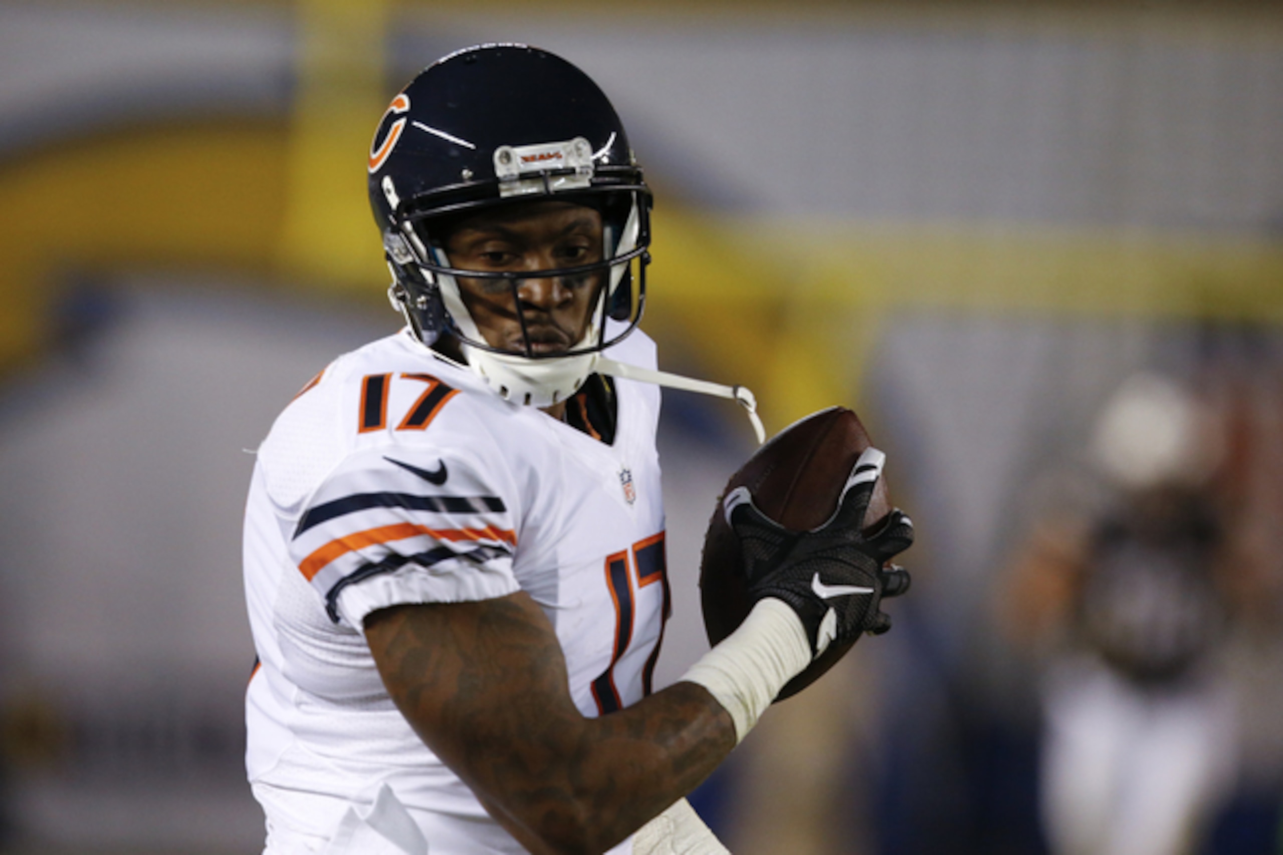 Chicago Bears wide receiver Alshon Jeffery runs upfield during the first half of an NFL football game against the San Diego Chargers, Monday, Nov. 9, 2015, in San Diego. (AP Photo/Lenny Ignelzi)