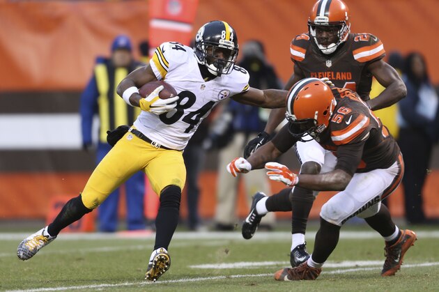 Pittsburgh Steelers wide receiver Antonio Brown (84) tries to block Cleveland Browns linebacker Karlos Dansby (56) after a pass reception during the second half of an NFL football game, Sunday, Jan. 3, 2016, in Cleveland. (AP Photo/Ron Schwane)