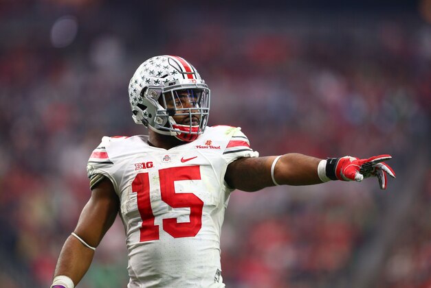 Jan 1, 2016; Glendale, AZ, USA; Ohio State Buckeyes running back Ezekiel Elliott  against the Notre Dame Fighting Irish during the 2016 Fiesta Bowl at University of Phoenix Stadium. The Buckeyes defeated the Fighting Irish 44-28. Mandatory Credit: Mark J. Rebilas-USA TODAY Sports