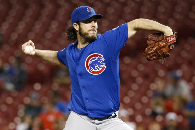 Chicago Cubs starting pitcher Dan Haren throws in the second inning of a baseball game against the Cincinnati Reds, Tuesday, Sept. 29, 2015, in Cincinnati. (AP Photo/John Minchillo)