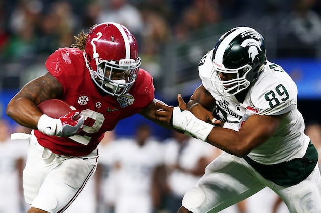 ARLINGTON, TX - DECEMBER 31:  Running back Derrick Henry #2 of the Alabama Crimson Tide stiff arms defensive end Shilique Calhoun #89 and then runs for a touchdown in the fourth quarter against the Michigan State Spartans during the Goodyear Cotton Bowl at AT&T Stadium on December 31, 2015 in Arlington, Texas.  (Photo by Tom Pennington/Getty Images)