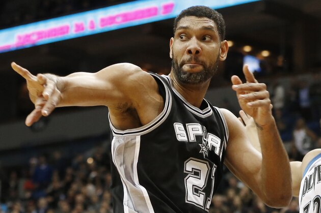 San Antonio Spurs’ Tim Duncan plays against the Minnesota Timberwolves in the first quarter of an NBA basketball game, Wednesday, Dec. 23, 2015, in Minneapolis. (AP Photo/Jim Mone)