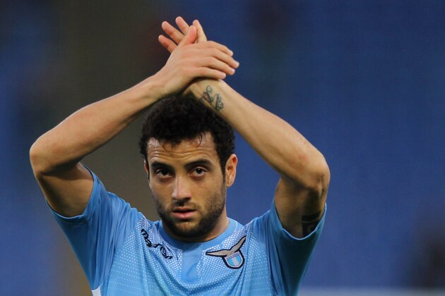 ROME, ITALY - NOVEMBER 08:  Felipe Anderson of SS Lazio greets the fans after the Serie A match between AS Roma and SS Lazio at Stadio Olimpico on November 8, 2015 in Rome, Italy.  (Photo by Paolo Bruno/Getty Images)
