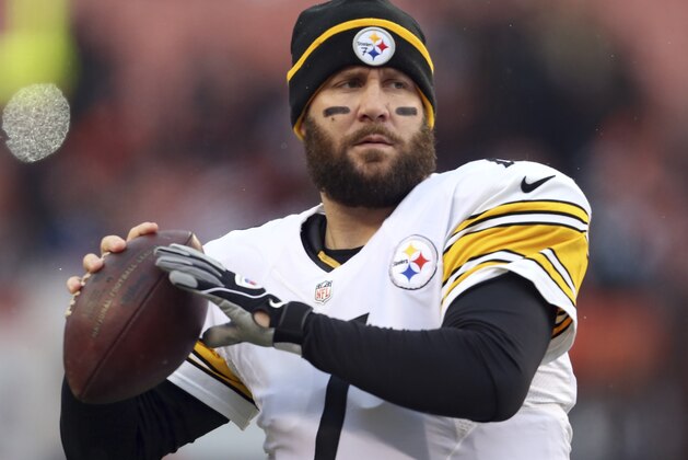 Pittsburgh Steelers quarterback Ben Roethlisberger warms up before an NFL football game between the Pittsburgh Steelers and the Cleveland Browns, Sunday, Jan. 3, 2016, in Cleveland. (AP Photo/Ron Schwane)