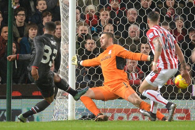 Liverpool's English midfielder Jordon Ibe (L) strikes the ball past Stoke City's English goalkeeper Jack Butland (C) to score the opening goal during the English League Cup semi-final first leg football match at Britannia Stadium in Stoke-on-Trent, central England, on January 5, 2015.  AFP PHOTO / OLI SCARFFRESTRICTED TO EDITORIAL USE. No use with unauthorized audio, video, data, fixture lists, club/league logos or 'live' services. Online in-match use limited to 75 images, no video emulation. No use in betting, games or single club/league/player publications. / AFP / OLI SCARFF        (Photo credit should read OLI SCARFF/AFP/Getty Images)