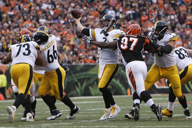 Pittsburgh Steelers quarterback Ben Roethlisberger (7) throws under press from Cincinnati Bengals defensive tackle Geno Atkins (97) in the second half of an NFL football game, Sunday, Dec. 13, 2015, in Cincinnati. (AP Photo/Frank Victores)