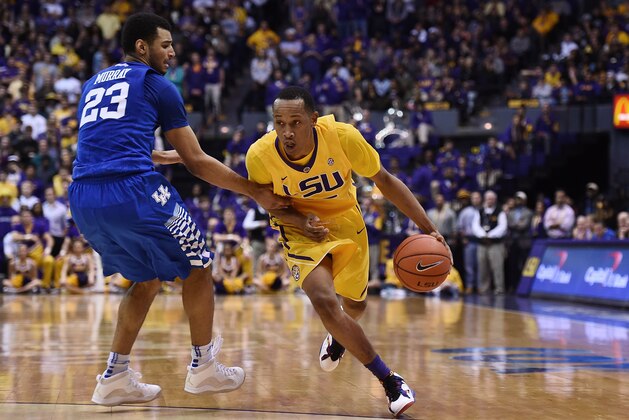 BATON ROUGE, LA - JANUARY 05:  Tim Quarterman #55 of the LSU Tigers drives to the basket against Jamal Murray #23 of the Kentucky Wildcats during the second half of a game at the Pete Maravich Assembly Center on January 5, 2016 in Baton Rouge, Louisiana. LSU defeated Kentucky 85-67.  (Photo by Stacy Revere/Getty Images)