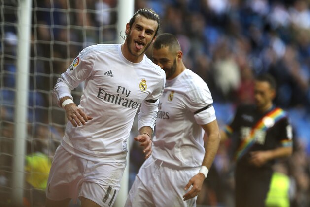 Real Madrid's Gareth Bale celebrates after scoring his side's fourth goal against Rayo Vallecano during the Spanish La Liga soccer match between Real Madrid and Rayo Vallecano at the Santiago Bernabeu stadium in Madrid, Sunday, Dec. 20, 2015. (AP Photo/Francisco Seco)