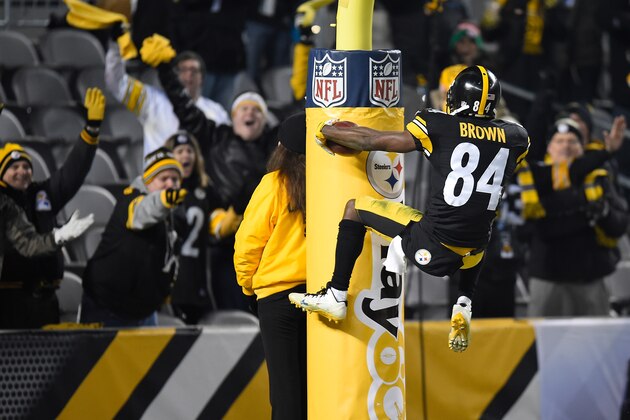 PITTSBURGH, PA - DECEMBER 6:  Antonio Brown #84 of the Pittsburgh Steelers celebrates a fourth quarter touchdown by jumping on the goal post during the game against the Indianapolis Colts at Heinz Field on December 6, 2015 in Pittsburgh, Pennsylvania. (Photo by Joe Sargent/Getty Images)