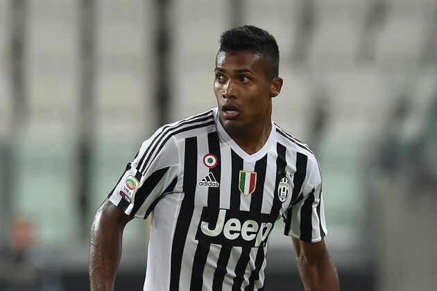 TURIN, ITALY - SEPTEMBER 12:  Alex Sandro of Juventus FC in action during the Serie A match between Juventus FC and AC Chievo Verona at Juventus Arena on September 12, 2015 in Turin, Italy.  (Photo by Valerio Pennicino/Getty Images)