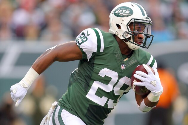 New York Jets running back Bilal Powell (29) runs the ball against the New England Patriots during an NFL game at MetLife Stadium in East Rutherford, N.J. on Sunday, Dec. 27, 2015. (AP Photo/Brad Penner)