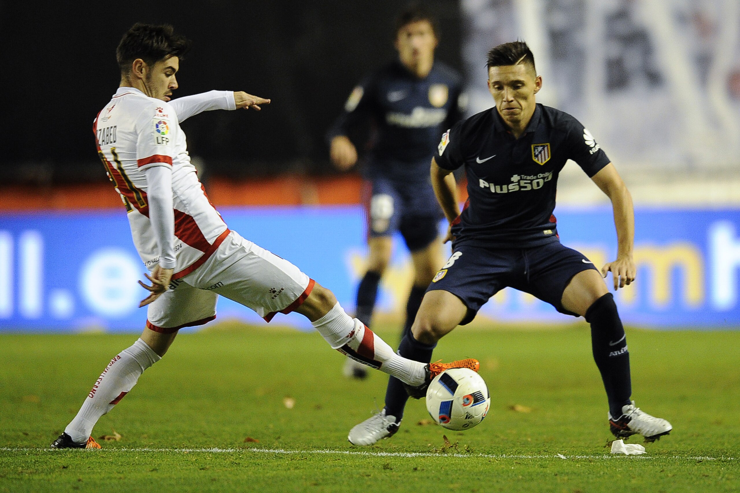 Rayo Vallecano's midfielder Jozabed Sanchez Ruiz (L) vies with Atletico Madrid's Argentinian Matias Kranevitter (L) during the Spanish Copa del Rey (King's Cup) round of 16 first leg football match Club Atletico de Madrid vs CF Rayo Vallecano  at the Vallecas stadium in Madrid on January 6, 2016. AFP PHOTO/ PEDRO ARMESTRE / AFP / PEDRO ARMESTRE        (Photo credit should read PEDRO ARMESTRE/AFP/Getty Images)