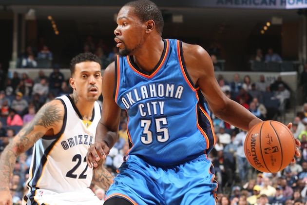 MEMPHIS,TN - DECEMBER 8: Kevin Durant MEMPHIS,TN - DECEMBER 8: Kevin Durant