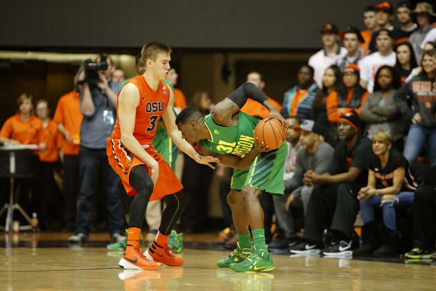Oregon State's Tres Tinkle (3) and  Oregon's Dylan Ennis (31) in the second half of an NCAA college basketball game, in Corvallis, Ore., on Sunday, Jan. 3, 2016. (AP Photo/Timothy J. Gonzalez)