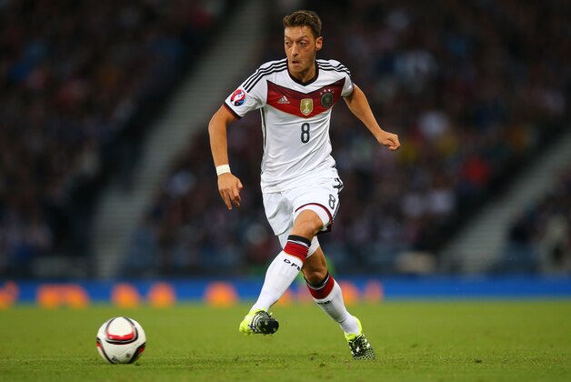 Mesut Ozil of Germany runs with the ball during the UEFA Euro 2016 qualifier between Scotland and Germany at Hampden Park in Glasgow, Scotland, on September 7, 2015. AFP PHOTO / IAN MACNICOL        (Photo credit should read Ian MacNicol/AFP/Getty Images)