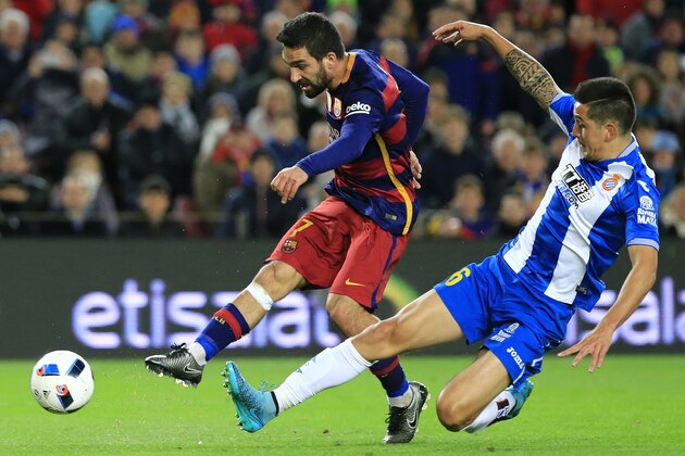 Barcelona's Turkish midfielder Arda Turan (L) vies with Espanyol's Chilean defender Enzo Roco during the Spanish Copa del Rey (King's Cup) round of 16 first leg football match FC Barcelona vs RCD Espanyol at the Camp Nou stadium in Barcelona on January 6, 2016.   AFP PHOTO/ PAU BARRENA / AFP / PAU BARRENA        (Photo credit should read PAU BARRENA/AFP/Getty Images)
