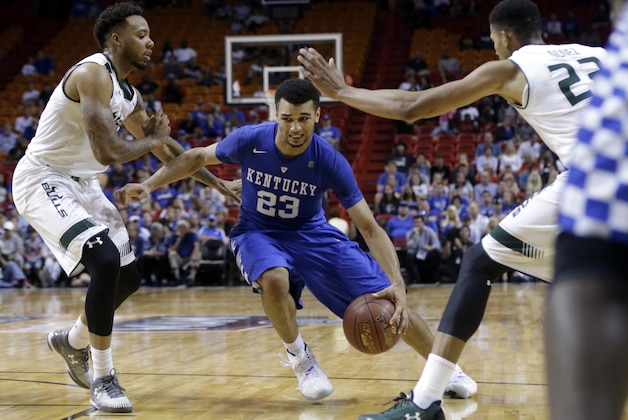 Kentucky guard Jamal Murray (23) drives to the basket as South Florida guard Roddy Peters, left, and forward Angel Nunez, right, defend in the second half of the Hoophall Miami Invitational NCAA college basketball tournament, Friday, Nov. 27, 2015, in Miami. (AP Photo/Lynne Sladky)