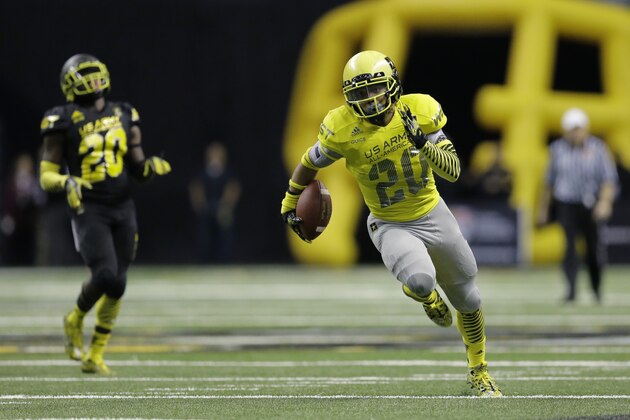 U.S. Army All-American West's Derrius Guice (20) scores against the East with an 81-yard touchdown catch during the first half of the U.S. Army All-American Bowl high school football game, Saturday, Jan. 3, 2015, in San Antonio. (AP Photo/Eric Gay)