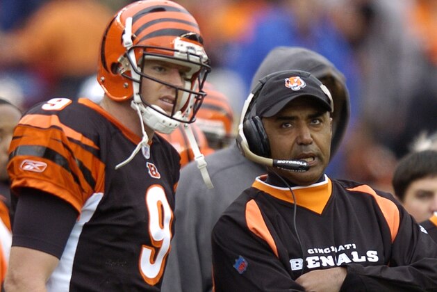 Cincinnati Bengals quarterback Carson Palmer (9) talks with head coach Marvin Lewis during their 49-41 loss to the San Diego Chargers in their NFL football game, Sunday, Nov. 12, 2006, in Cincinnati. Cincinnati saw it's record fall to 4-5. (AP Photo/David Kohl)