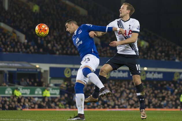 Everton's Ramiro Funes Mori, left, fights against Tottenham's Harry Kane during the English Premier League soccer match between Everton and Tottenham at Goodison Park Stadium, Liverpool, England, Sunday Jan. 3,  2016. (AP Photo/Jon Super)