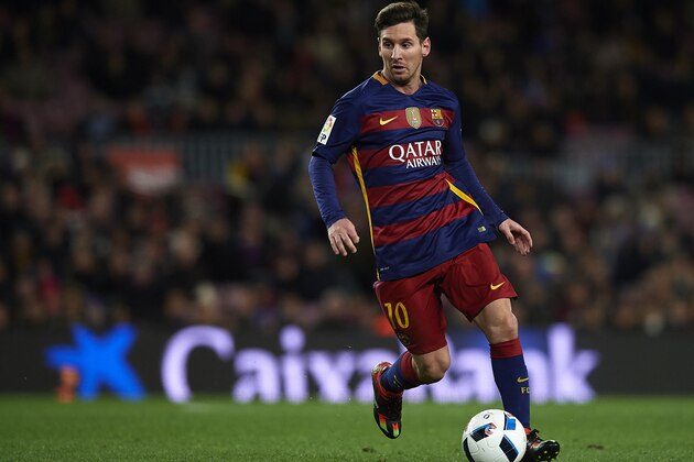 BARCELONA, SPAIN - JANUARY 06: Lionel Messi of Barcelona runs with the ball during the Copa del Rey Round of 16 match between FC Barcelona and Real CD Espanyol at Camp Nou on January 6, 2016 in Barcelona, Spain. (Photo by Manuel Queimadelos Alonso/Getty Images)