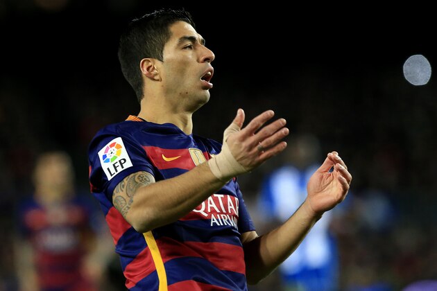 Barcelona's Uruguayan forward Luis Suarez reacts after missing a goal opportunity during the Spanish Copa del Rey (King's Cup) round of 16 first leg football match FC Barcelona vs RCD Espanyol at the Camp Nou stadium in Barcelona on January 6, 2016.   AFP PHOTO/ PAU BARRENA / AFP / PAU BARRENA        (Photo credit should read PAU BARRENA/AFP/Getty Images)
