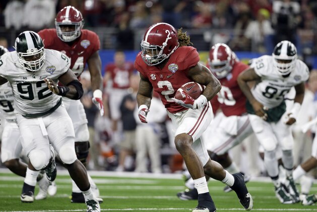 Alabama running back Derrick Henry runs the ball against Michigan State during the first half of the Cotton Bowl NCAA college football semifinal playoff game, Thursday, Dec. 31, 2015, in Arlington, Texas. (AP Photo/Tony Gutierrez)