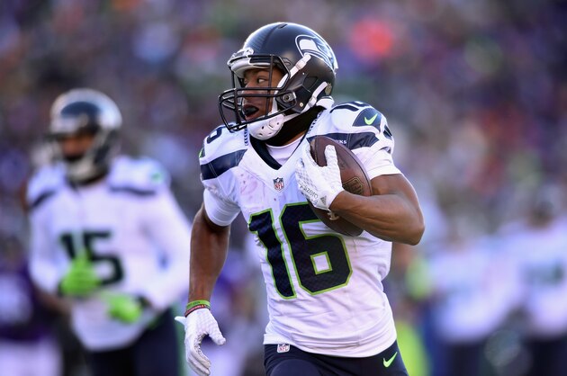 MINNEAPOLIS, MN - JANUARY 10:  Tyler Lockett #16 of the Seattle Seahawks runs with the ball in the fourth quarter against the Minnesota Vikings during the NFC Wild Card Playoff game at TCFBank Stadium on January 10, 2016 in Minneapolis, Minnesota.  (Photo by Hannah Foslien/Getty Images)
