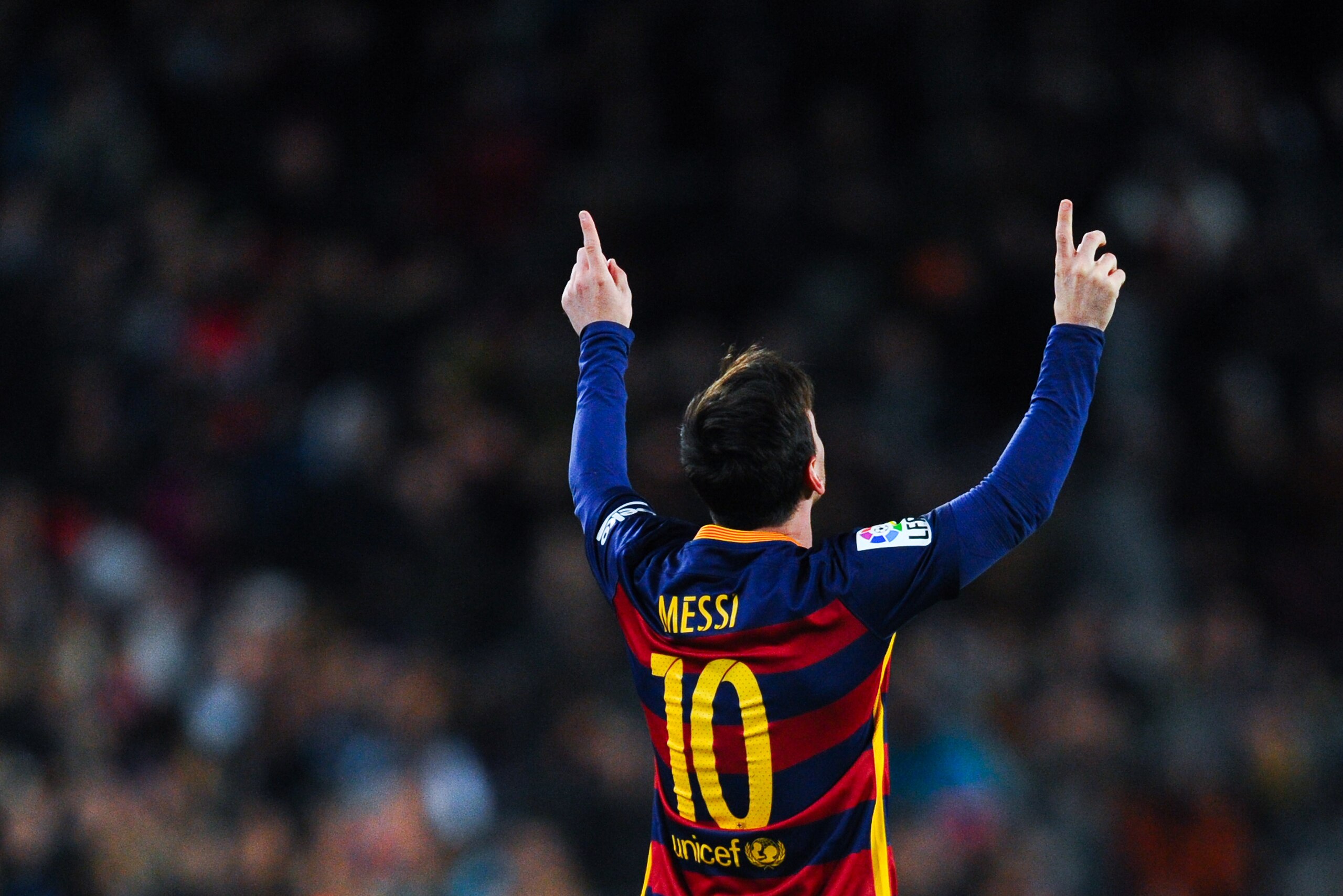 BARCELONA, SPAIN - JANUARY 06:  Lionel Messi of FC Barcelona celebrates after scoring his team's second goal during the Copa del Rey Round of 16 first leg match between FC Barcelona and RCD Espanyol at Camp Nou on January 6, 2016 in Barcelona, Spain.  (Photo by David Ramos/Getty Images)