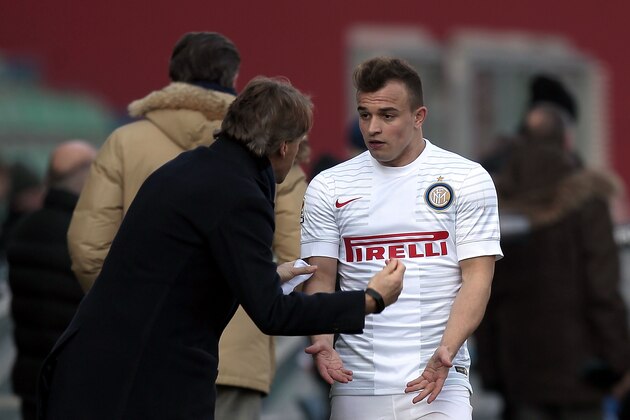 REGGIO NELL'EMILIA, ITALY - FEBRUARY 01: Roberto Mancini head coach of FC Internazionale speack with Xherdan Shaqiri during the Serie A match between US Sassuolo Calcio and FC Internazionale Milano at Mapei Stadium - Città del Tricolore on February 1, 2015 in Reggio nell'Emilia, Italy.  (Photo by Gabriele Maltinti/Getty Images)