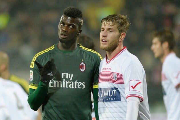 MODENA, ITALY - DECEMBER 06: Mabaye Niang (L) of AC Milan reacts to Riccardo Gagliolo of Carpi during the Serie A match between Carpi FC and AC Milan at Alberto Braglia Stadium on December 6, 2015 in Modena, Italy.  (Photo by Dino Panato/Getty Images)