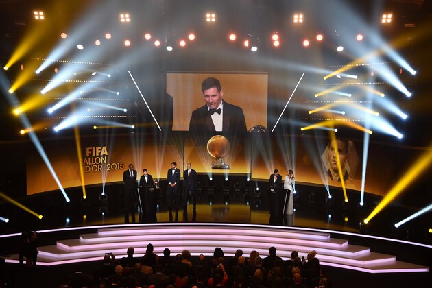 ZURICH, SWITZERLAND - JANUARY 11:  Lionel Messi of Argentina and FC Barcelona speaks to the audience after receiving the Ballon d'or from acting FIFA President Issa Hayatou during the FIFA Ballon d'Or Gala 2015 at the Kongresshaus on January 11, 2016 in Zurich, Switzerland.  (Photo by Matthias Hangst/Getty Images)