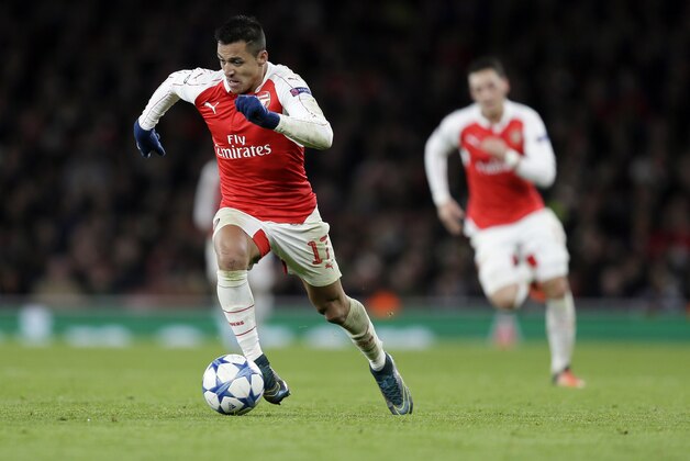 Arsenal's Alexis Sanchez controls the ball during the Champions League Group F soccer match between Arsenal and Dinamo Zagreb, at The Emirates Stadium in London, Britain, Tuesday, Nov. 24, 2015. (AP Photo/Tim Ireland)