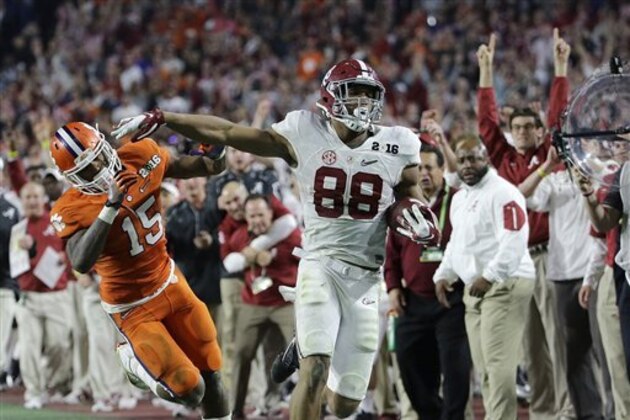 Clemson's T.J. Green (15) knocks Alabama's O.J. Howard out of bounds after a catch during the second half of the NCAA college football playoff championship game Monday, Jan. 11, 2016, in Glendale, Ariz. (AP Photo/David J. Phillip)