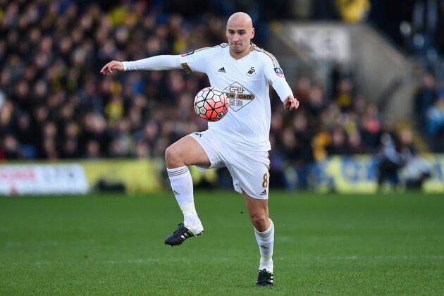 OXFORD, ENGLAND - JANUARY 10:  Jonjo Shelvey of Swansea in action during The Emirates FA Cup Third Round match between Oxford United and Swansea City at Kassam Stadium on January 10, 2016 in Oxford, England.  (Photo by Stu Forster/Getty Images)