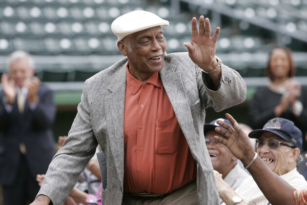 Monte Irvin, a former baseball player with the Newark Eagles in the Negro Leagues and the New York Giants in the Major Leagues, acknowledges applause during a ceremony honoring 14 hall of famers who were inducted into the