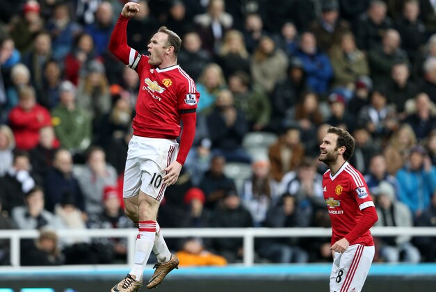 Manchester United's Wayne Rooney, left, celebrates his goal during the English Premier League soccer match between Newcastle United and Manchester United at St James' Park, Newcastle, England, Tuesday, Jan. 12, 2015. (AP Photo/Scott Heppell)