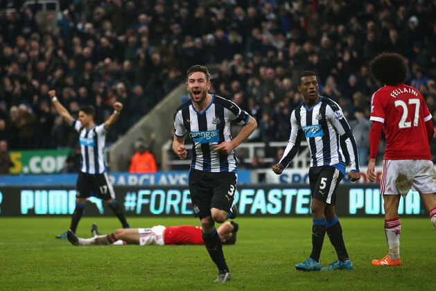NEWCASTLE UPON TYNE, ENGLAND - JANUARY 12:  Paul Dummett of Newcastle United celebrates as he scores their third and equalising goal during the Barclays Premier League match between Newcastle United and Manchester United at St James' Park on January 12, 2016 at Newcastle upon Tyne, England.  (Photo by Ian MacNicol/Getty Images)