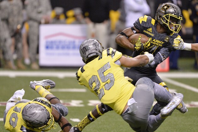 East defensive back Mecole Hardman, right, evades West's Curtis Robinson (25) and Camilo Eifler during the first half of the Army All American Bowl high school football game, Saturday, Jan. 9, 2016, in San Antonio. (AP Photo/Darren Abate)
