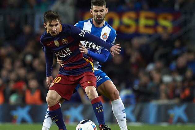 BARCELONA, SPAIN - JANUARY 06:  Lionel Messi (L) of Barcelona is tackled by Victor Alvarez of Espanyol during the Copa del Rey Round of 16 match between FC Barcelona and Real CD Espanyol at Camp Nou on January 6, 2016 in Barcelona, Spain.  (Photo by Manuel Queimadelos Alonso/Getty Images)