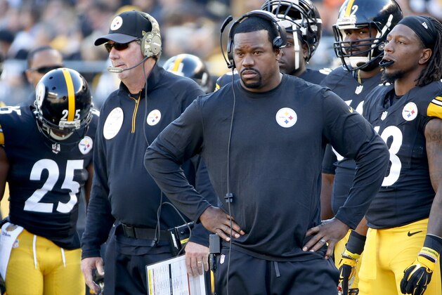 Pittsburgh Steelers linebacker coach, Joey Porter, and defensive coordinator Keith Butler, left, stand on the sidelines during  an NFL football game against the Cleveland Browns, Sunday, Nov. 15, 2015, in Pittsburgh. (AP Photo/Gene J. Puskar)