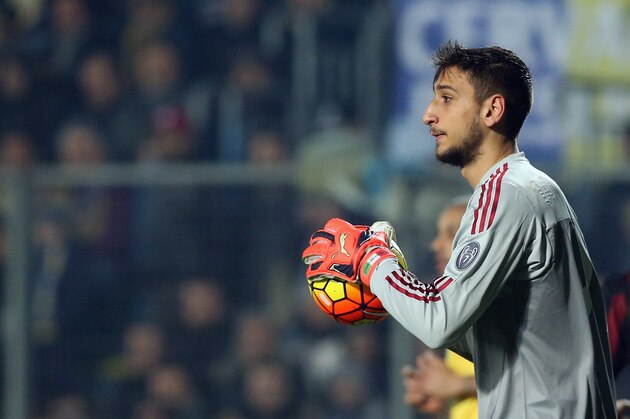 FROSINONE, ITALY - DECEMBER 20:  Gianluigi Donnarumma of Milan during the Serie A match between Frosinone Calcio and AC Milan at Stadio Matusa on December 20, 2015 in Frosinone, Italy.  (Photo by Maurizio Lagana/Getty Images)