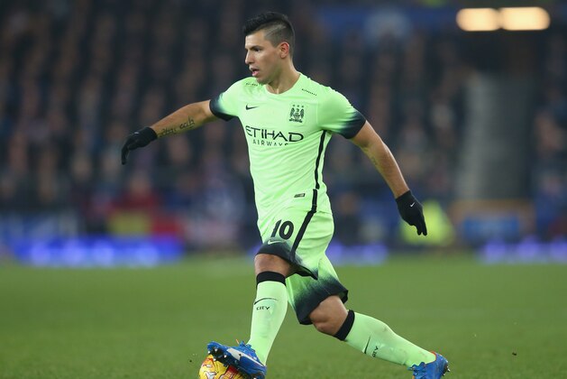 LIVERPOOL, ENGLAND - JANUARY 06:  Sergio Aguero of Manchester City during the Capital One Cup Semi Final First Leg match between Everton and Manchester City at Goodison Park on January 6, 2016 in Liverpool, England.  (Photo by Alex Livesey/Getty Images)